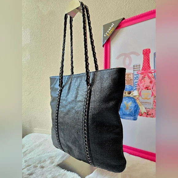 Chanel Luxe Ligne Tote Bag - Picture 8 of 16